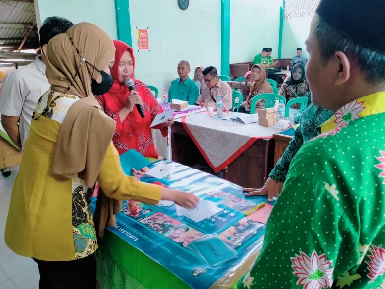 Pembentukan/Pembinaan Kelompok Keluarga Sadar Hukum (KADARKUM), Balai Desa Pleret Kecamatan Pohjentrek, 13 Juli 2023